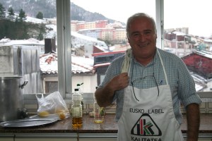 Jesus Mendiolea en la cocina de Erdi-Bana